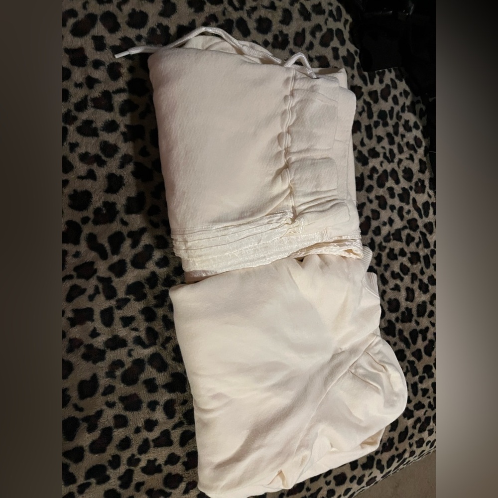 Monrow matching set sweats and top